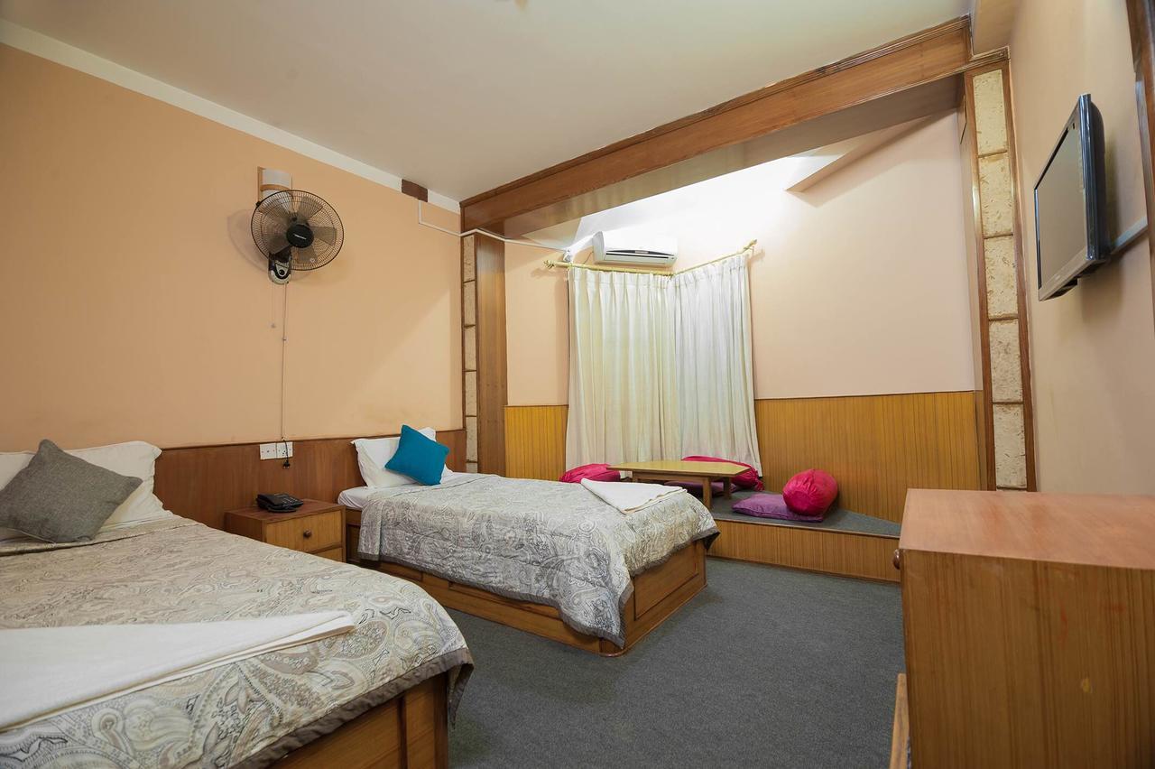 Hotel Candle Inn Pokhara Ngoại thất bức ảnh
